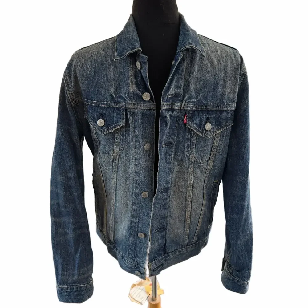 Levi's Faded Classic Trucker Blue Denim Small Jacket Distressed Red Tab 72335 - Picture 2 of 16